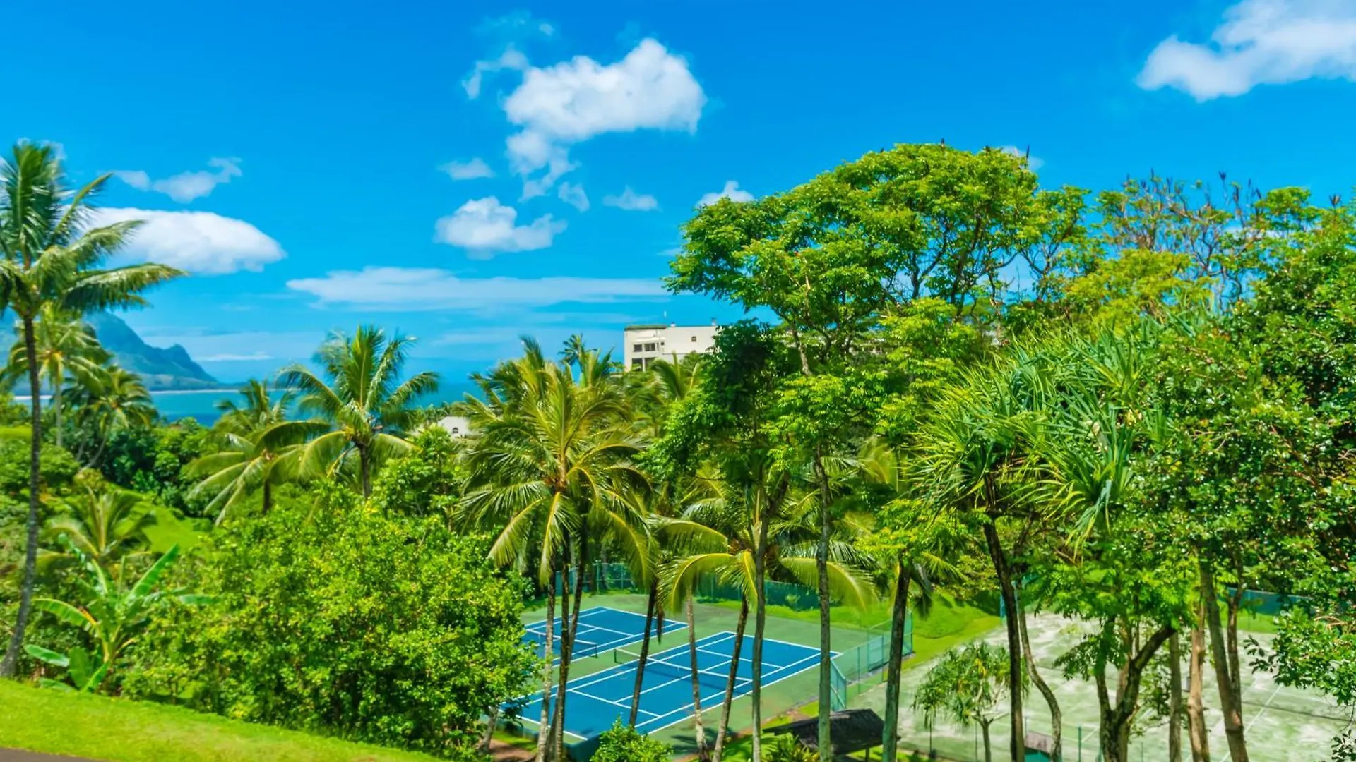 Hanalei Bay Beach Retreat With Waterfall Views Princeville United States