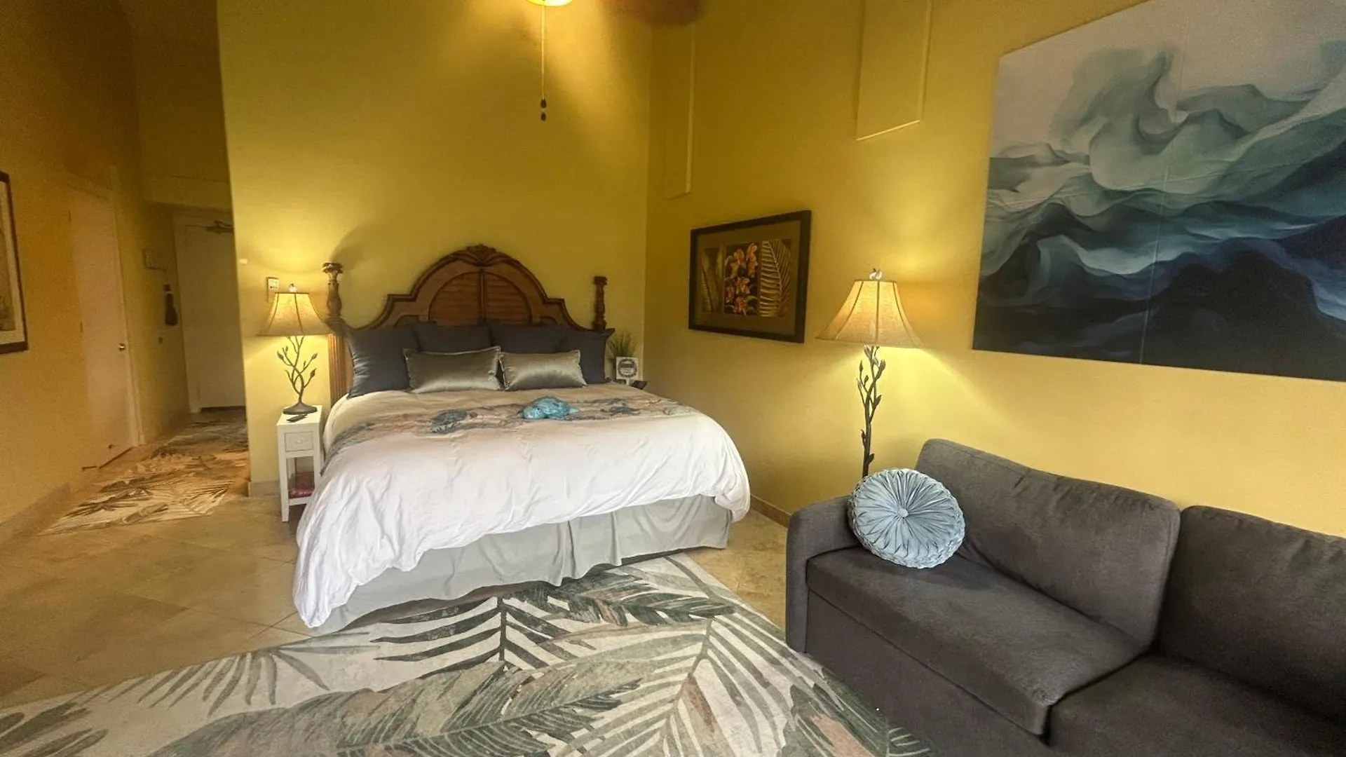 Hanalei Bay Beach Retreat With Waterfall Views Princeville Apartment