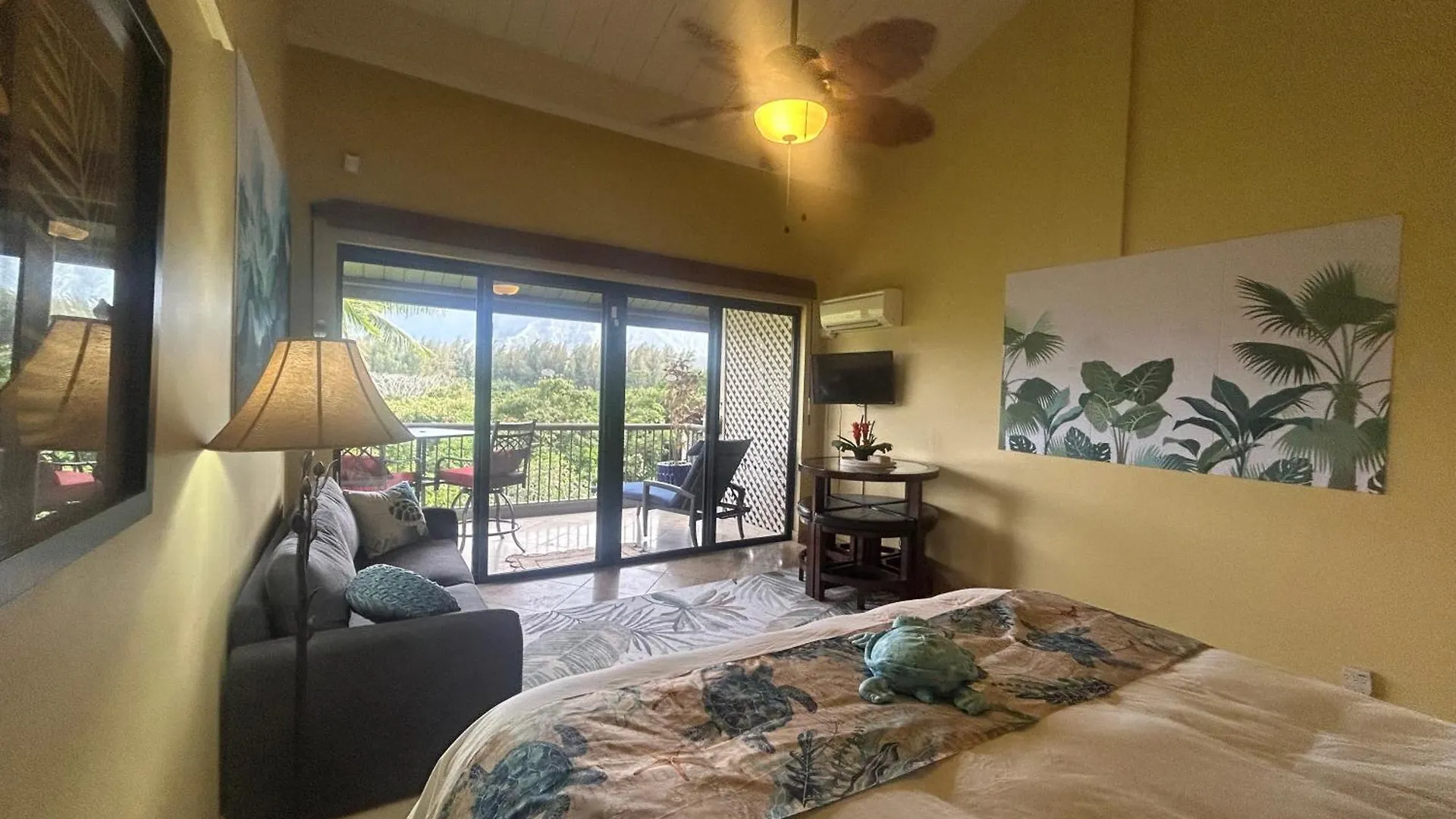 Hanalei Bay Beach Retreat With Waterfall Views Princeville Apartment